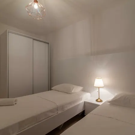 Lena Apartmán